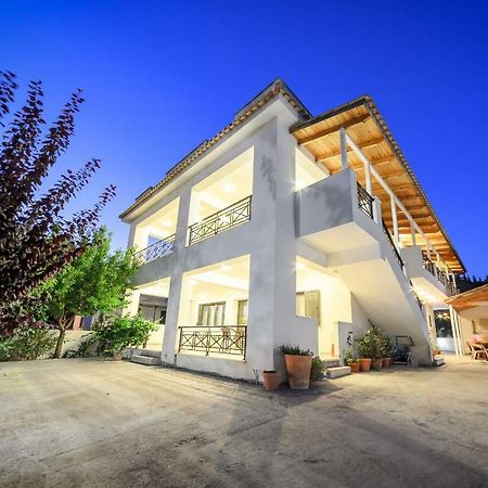 V And H House - Cozy & Ideal For Families, By Zantewize Kalipádhon エクステリア 写真