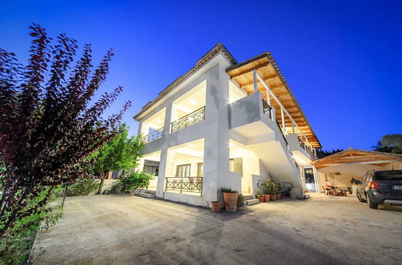 V And H House - Cozy & Ideal For Families, By Zantewize Kalipádhon エクステリア 写真